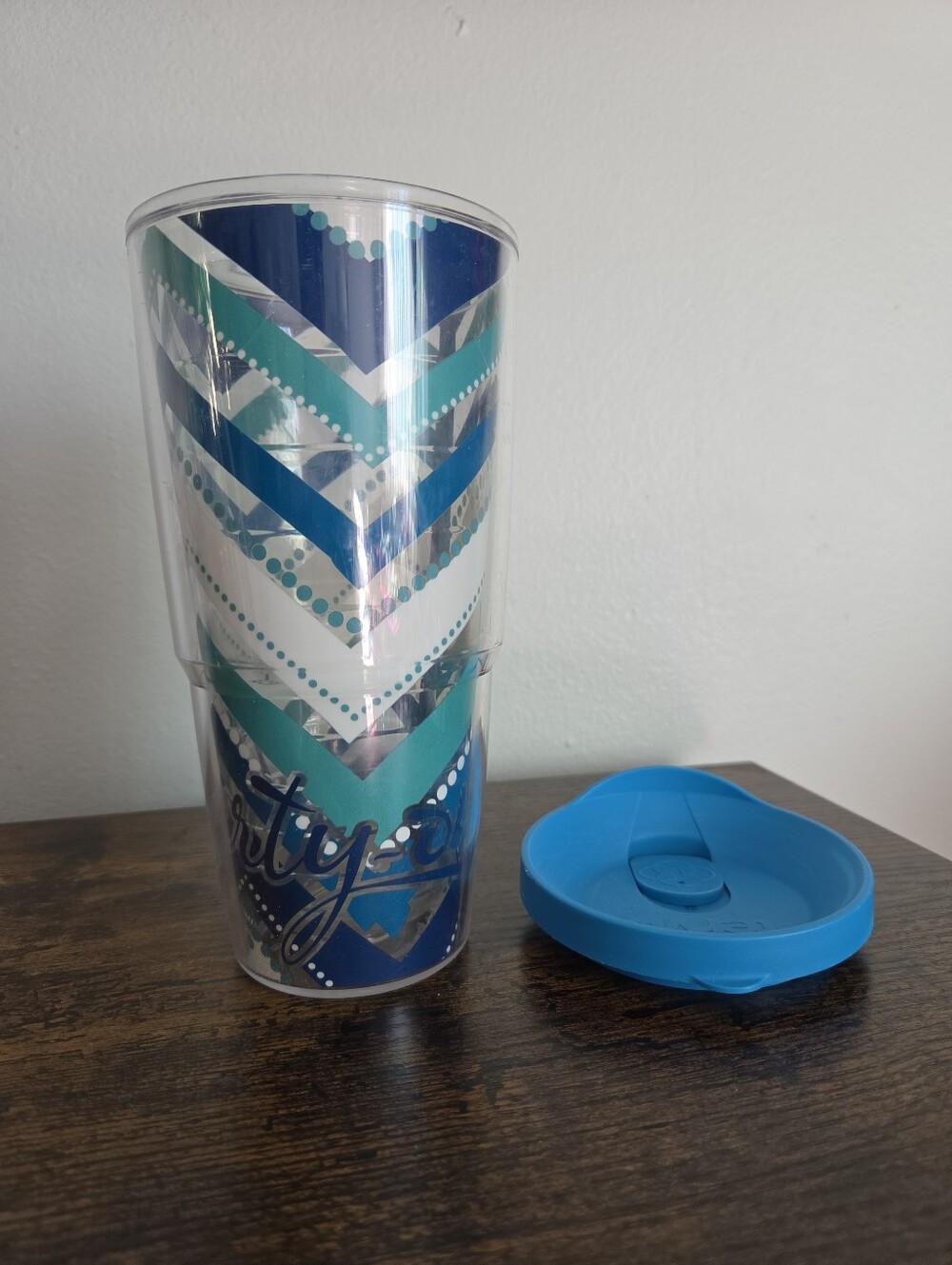 Thirty One Themed Blue Chevron Insulated Tervis Travel Tumbler with Lid - 24oz